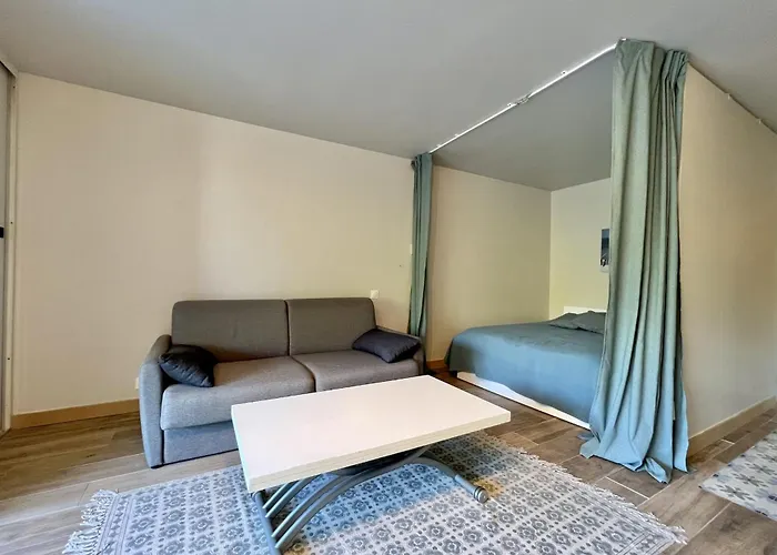 Apartman Bright Just A Stone's Throw From The Sea Saint-Raphaël